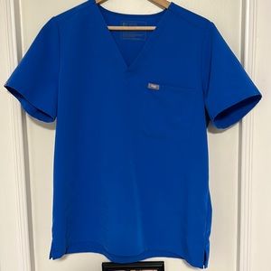 Figs scrub top worn once size l